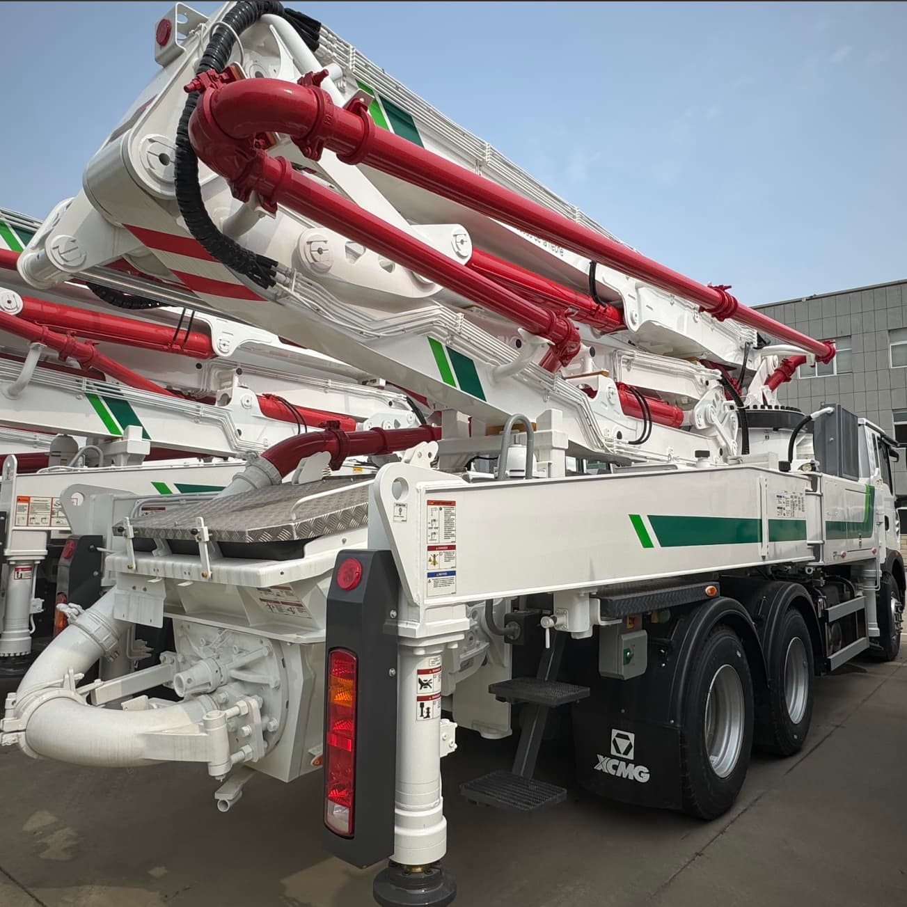 Howo TX 6x4 42M XCMG MIXER PUMP TRACK في الجزائر