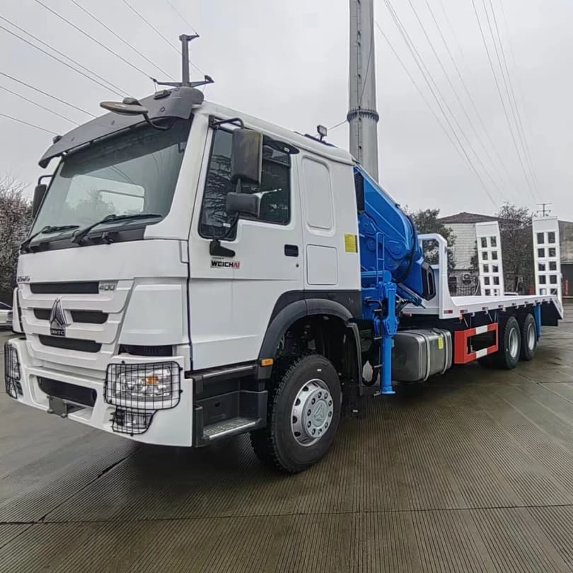 Howo 6x4 8t شاحنة مسطحة مطوية مع سلم هيدروليكي