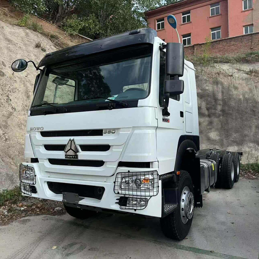 Sinotruk Howo 6x4 Tracter Truck Drive Hand Drive in Stock