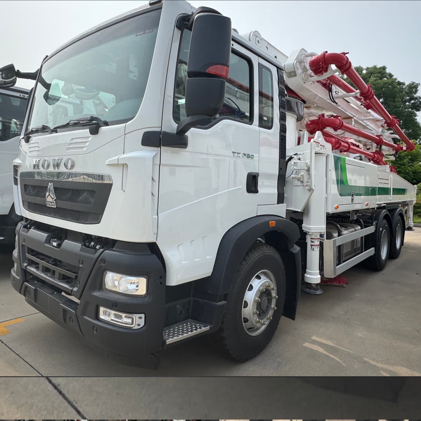 Howo TX 6x4 42M XCMG MIXER PUMP TRACK في الجزائر