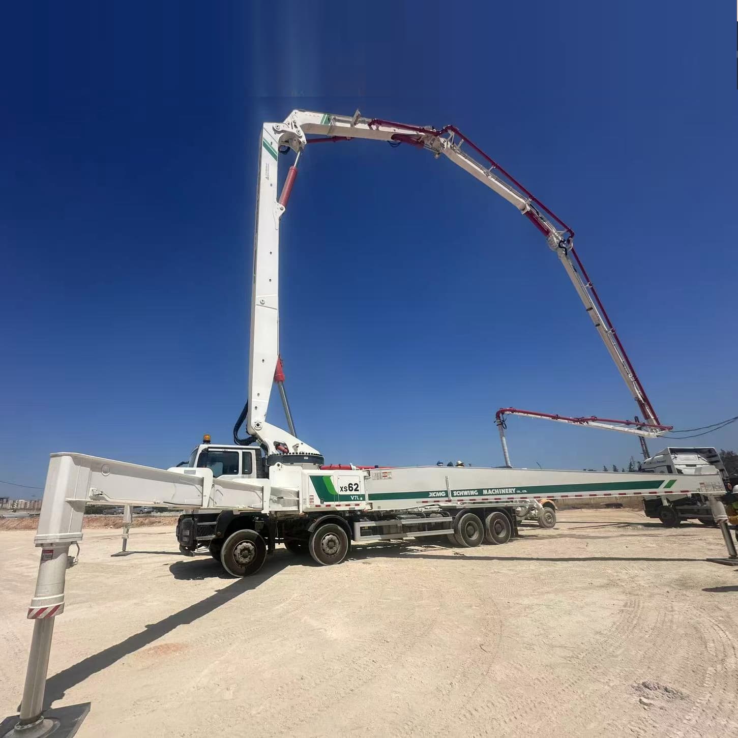 Sinotruk 62M شاحنة مضخة الازدهار المثبتة