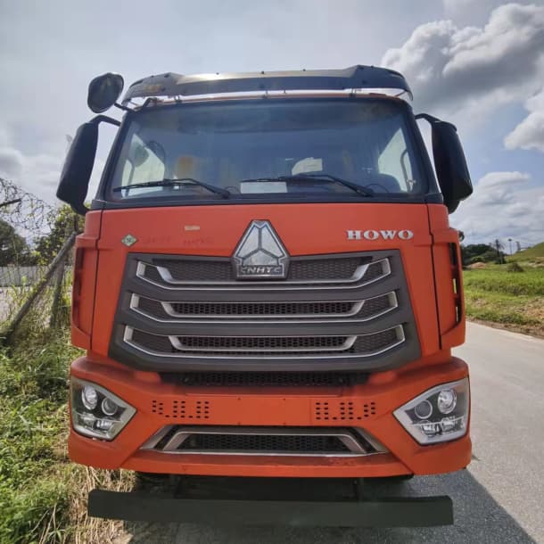 Sinotruk Howo TX NX 8x4 DUMP TRACK في المخزون