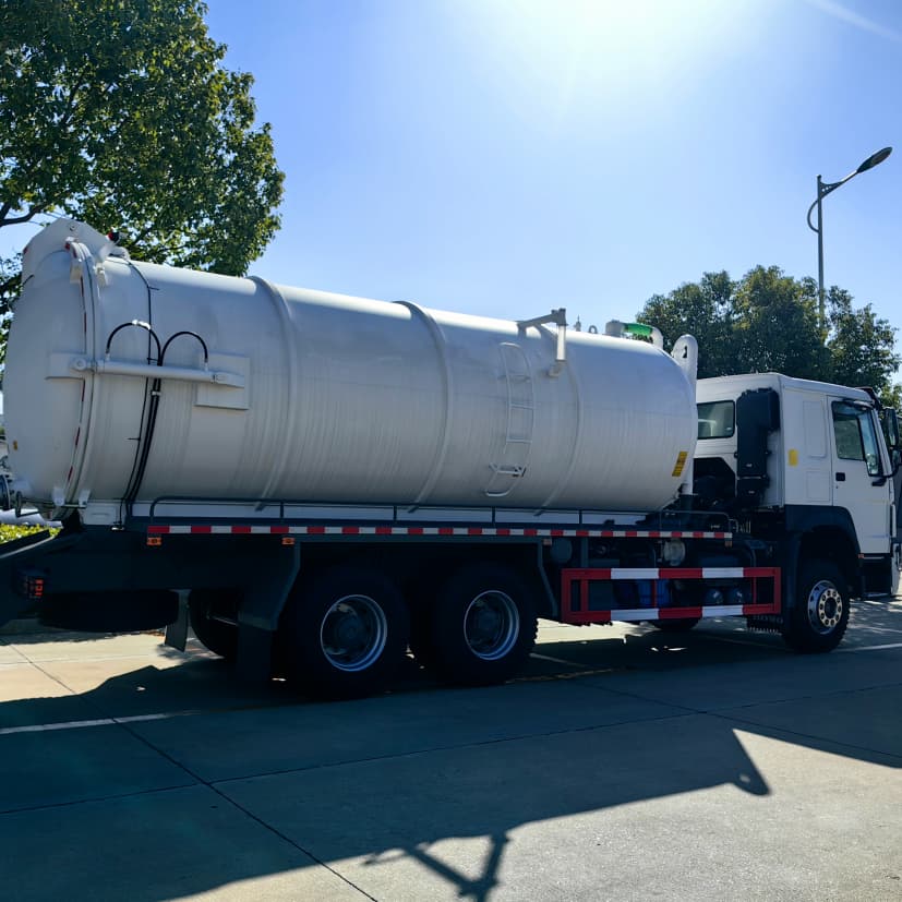 Howo 6x4 20cbm شفط الصرف الصحي لزامبيا