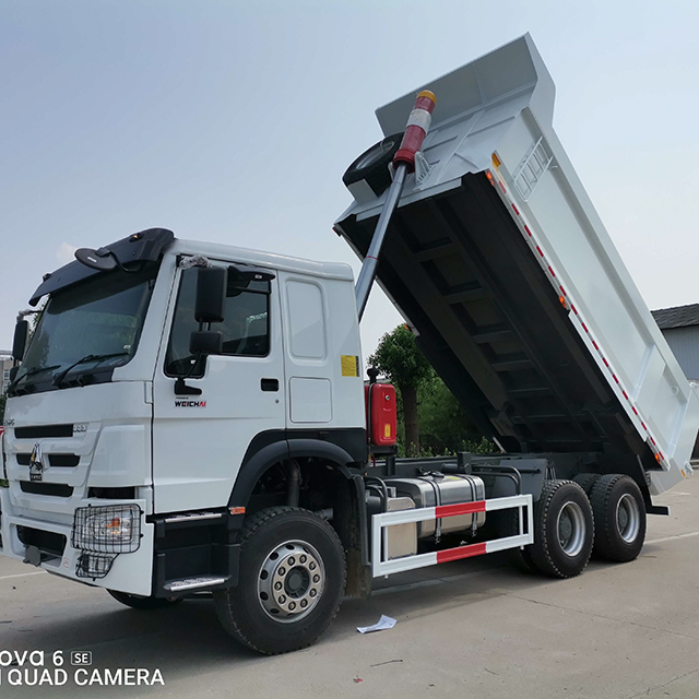 Sinotruk Howo 6x4 371HP 380HP 400HP DUMP TRACK في المخزون