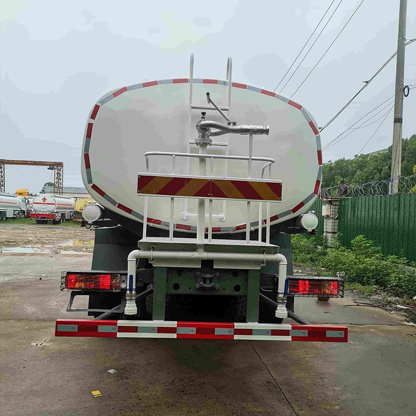 Sinotruk Howo 6x4 20000 لتر شاحنة رش المياه