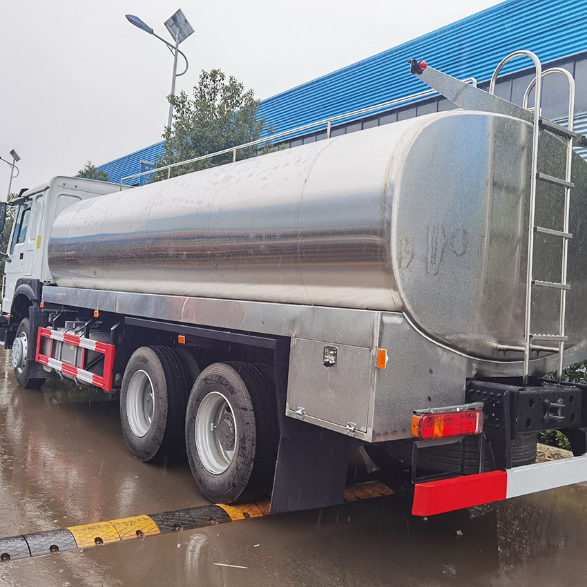 Sinotruk Howo 6x4 20000 لترات الصلب الصلب غير القابل للصدأ شاحنة شاحنة 2 