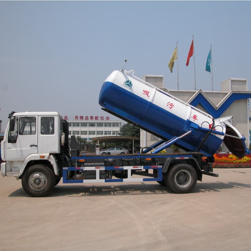 Howo 4x2 12000 لتر 12CBM شاحنة مياه الصرف الصحي