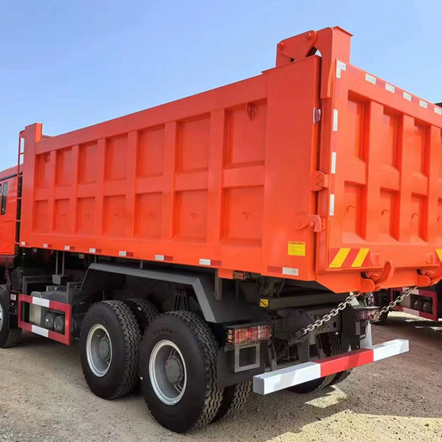 Sinotruk TX 6X4 DUMP TRACK في المخزون