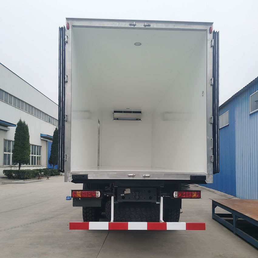 Sinotruk Howo 6x4 25T شاحنة ثلاجة
