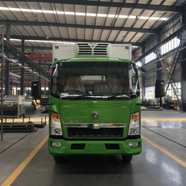 شاحنة التبريد الخفيفة HOWO 4X2 5T