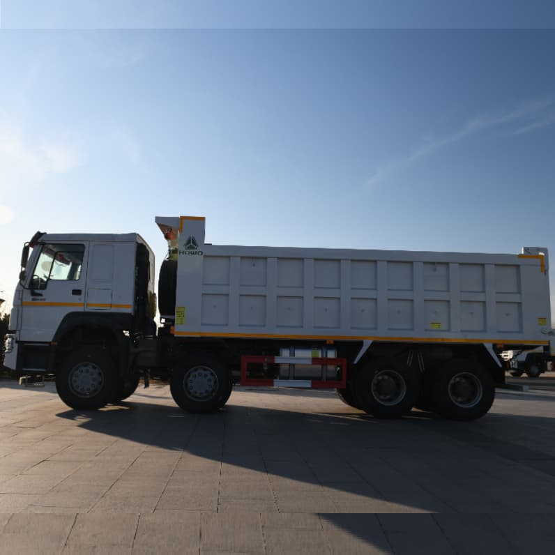 Howo 8x4 45t شاحنة تفريغ ثقيلة للتعدين