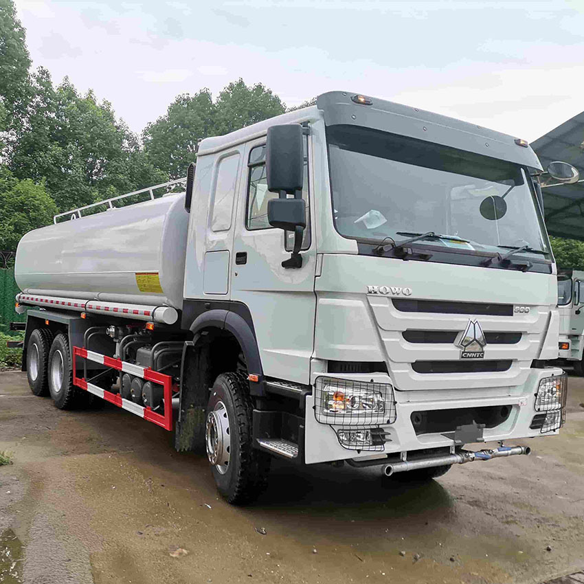 Sinotruk Howo 6x4 20000 لتر شاحنة رش المياه
