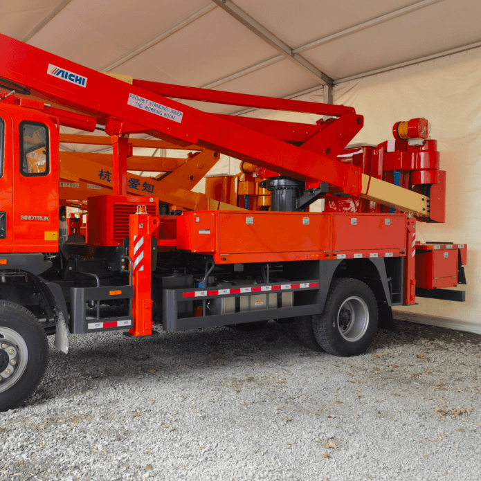Howo 4x4 عزل شاحنة منصة العمل الجوي