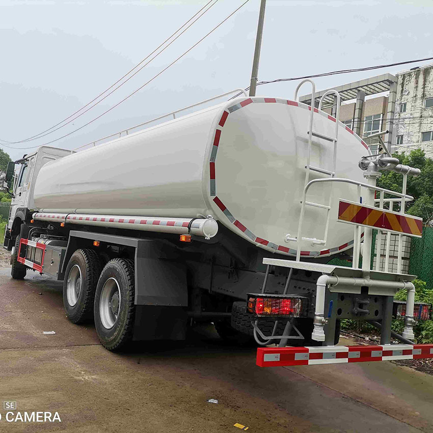 Sinotruk Howo 6x4 20000 لتر شاحنة رش المياه