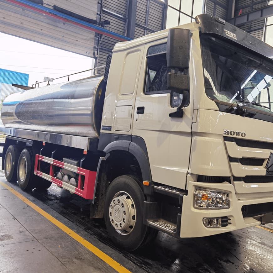 Sinotruk Howo 6x4 20000 لتر شاحنة لحليب الحليب الفولاذ المقاوم للصدأ