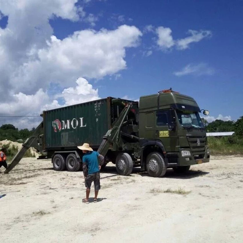 ساينو تراك HOWO 8X4 شاحنة رافعة جانبية لـ 20GP