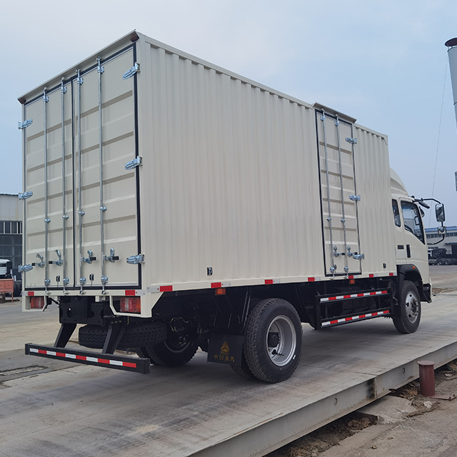 ساينو تراك HOWO 4X2 5T شاحنة بضائع خفيفة