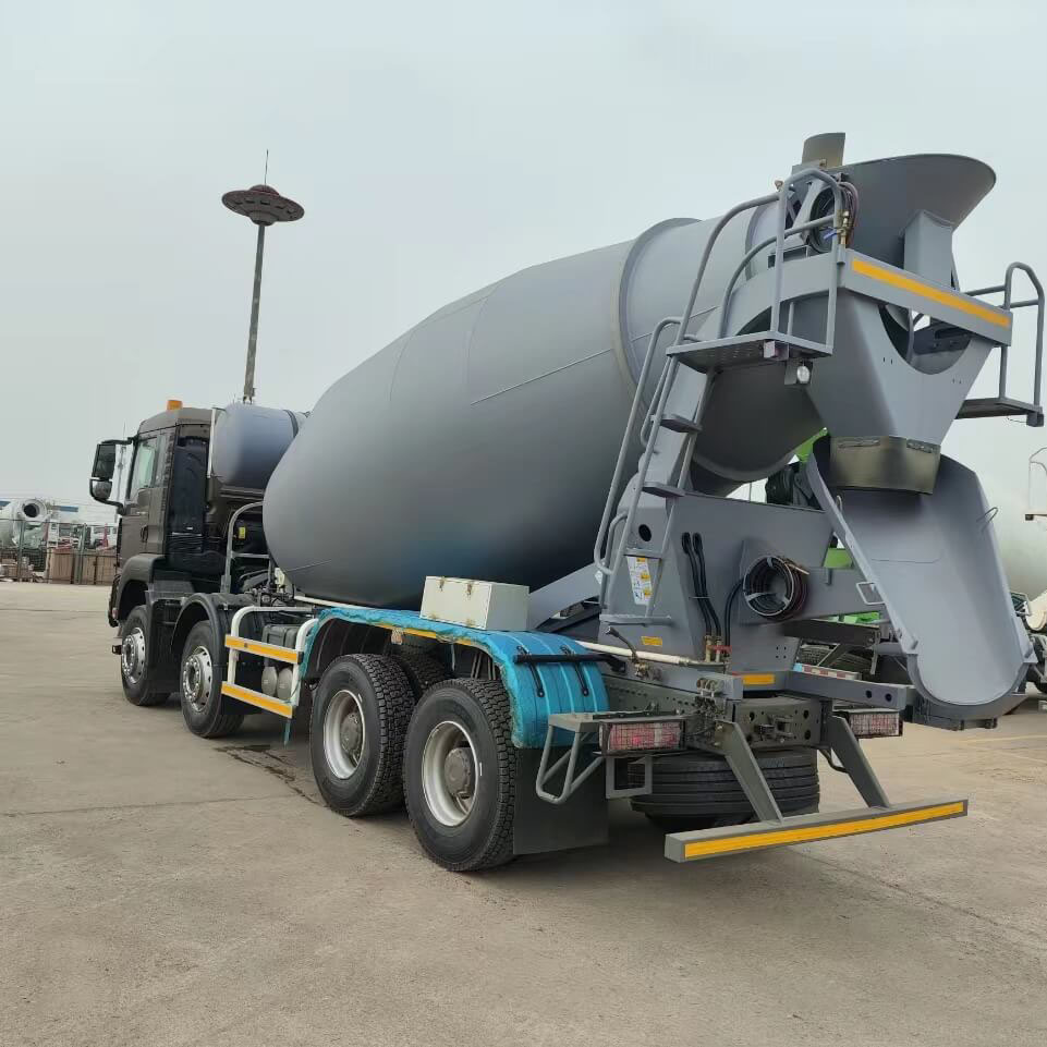 Sitrak 8x4 12cbm شاحنة خلاط الخرسانة