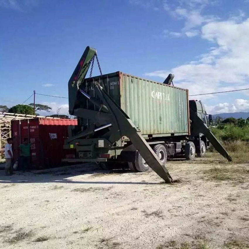 ساينو تراك HOWO 8X4 شاحنة رافعة جانبية لـ 20GP