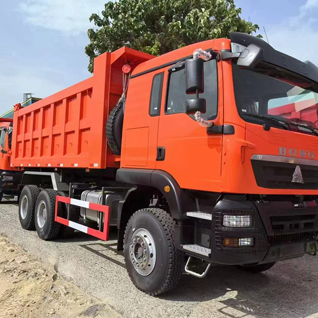 Sinotruk TX 6X4 DUMP TRACK في المخزون