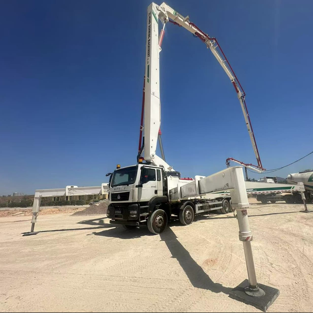 Sitrak 52m XCMG شاحنة مزخرفة الخلاط