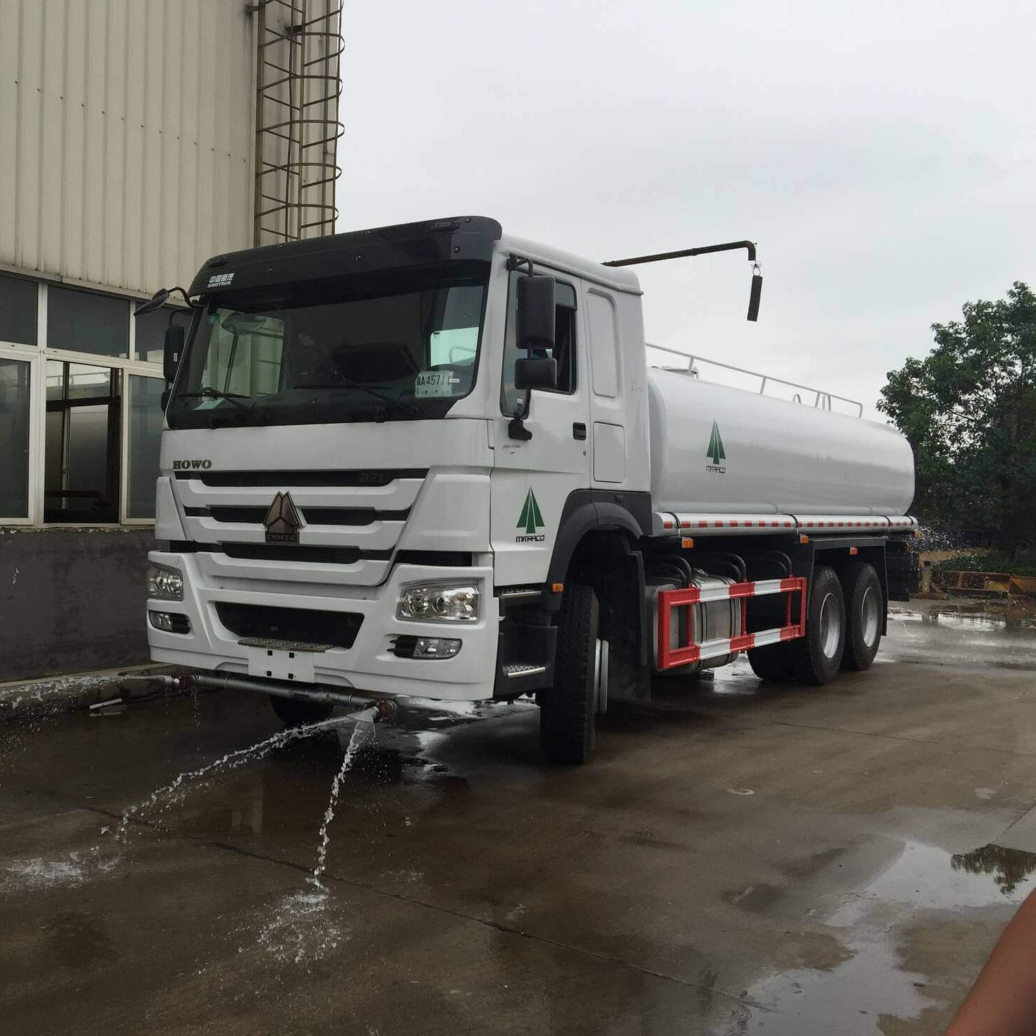 Sinotruk Howo 6x4 20000 لتر شاحنة رش المياه