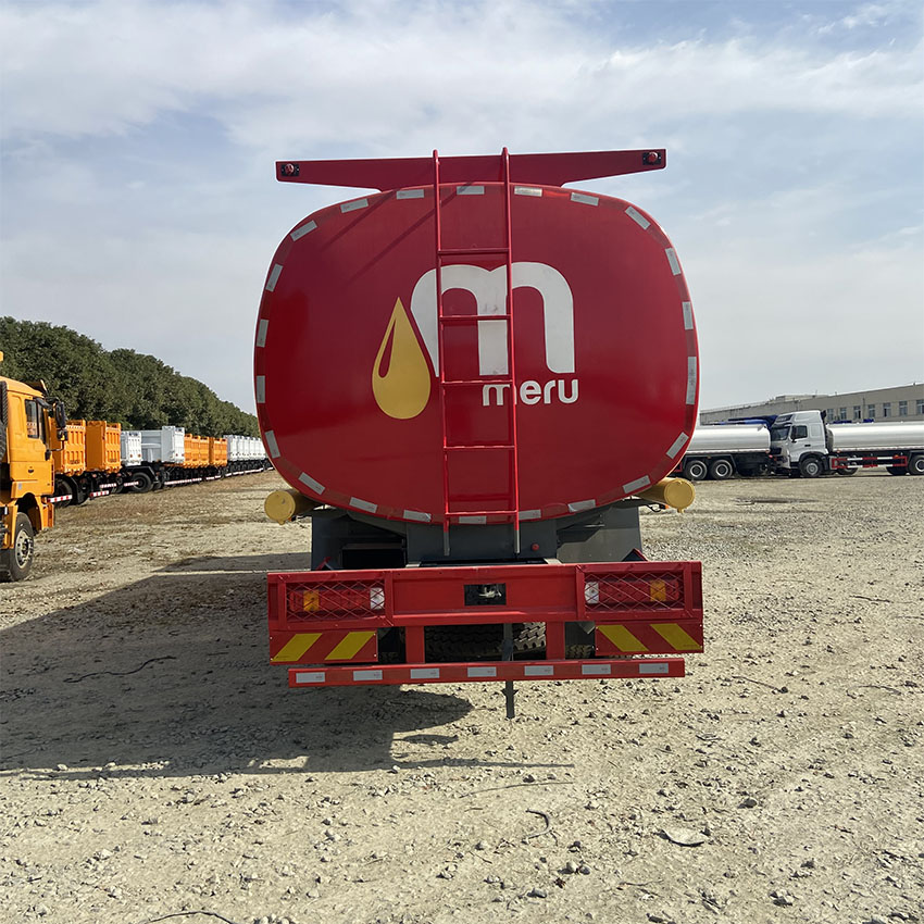 Sinotruk Howo 6x4 20000 لتر شاحنة ناقلة الوقود