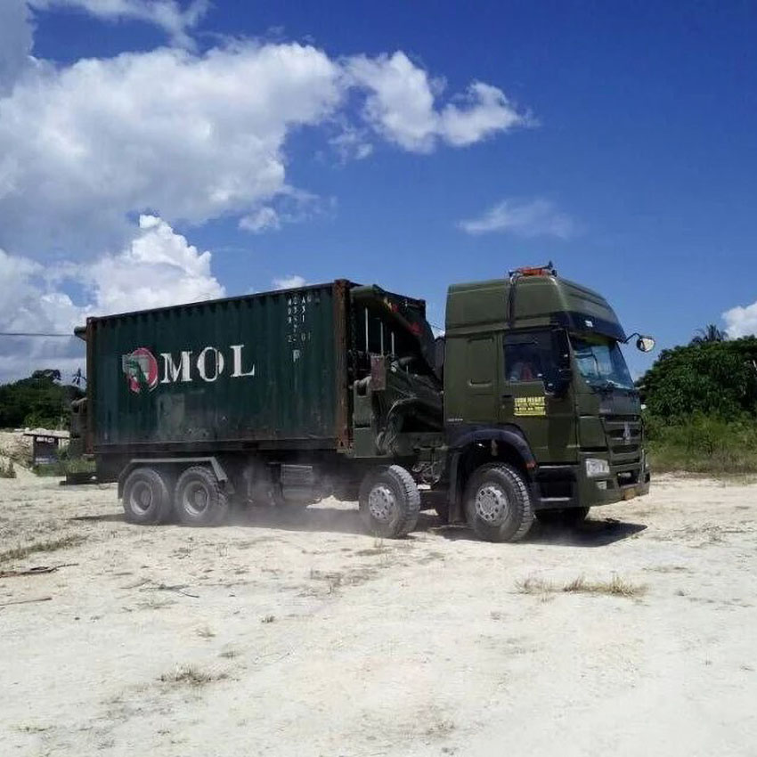 ساينو تراك HOWO 8X4 شاحنة رافعة جانبية لـ 20GP