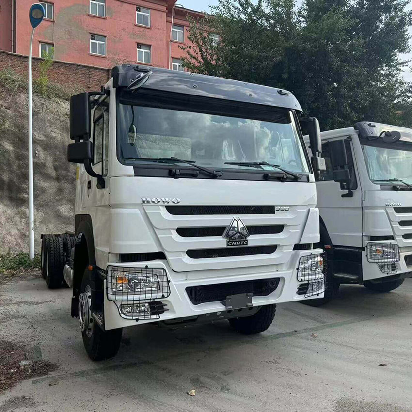 Sinotruk Howo 6x4 Truct Truck RHD في الأسهم 3 