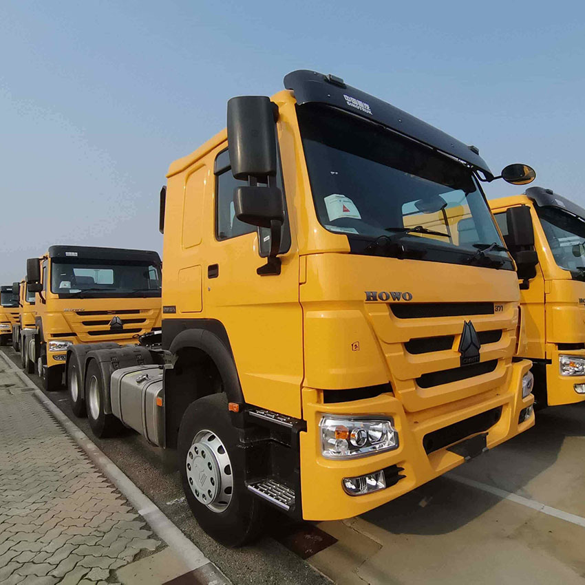 Sinotruk Howo 6x4 Tracter Truck Drive Hand Drive in Stock