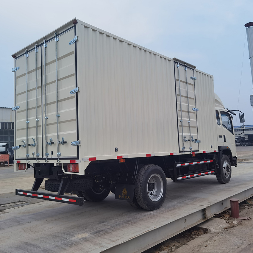 ساينو تراك HOWO 4X2 5T شاحنة بضائع خفيفة