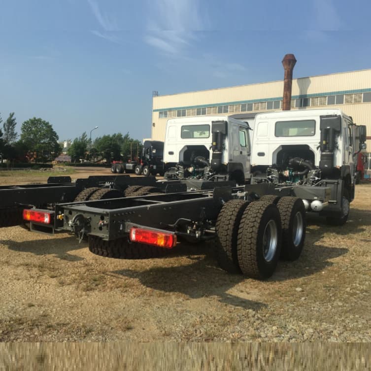 SINOTRUK HOWO 6X4 HUCHED 380HP CORGO