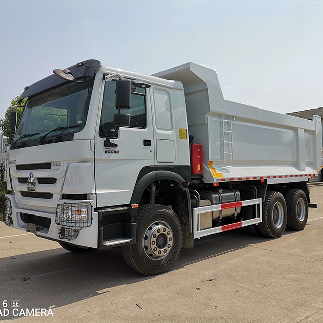 Sinotruk Howo 6x4 371HP 380HP 400HP DUMP TRACK في المخزون