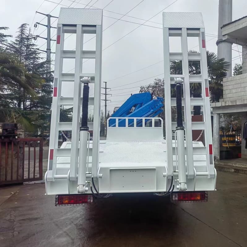 Howo 6x4 8t شاحنة مسطحة مطوية مع سلم هيدروليكي