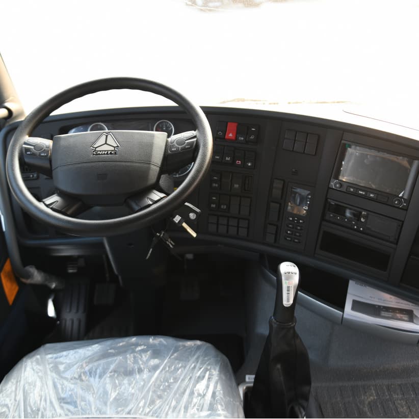 Howo T7H 4x2 430HP Truction Truck with Man Engine